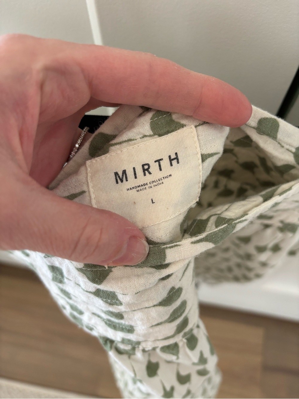 Mirth bay shorts in white/green abstract print - Picture 4 of 4